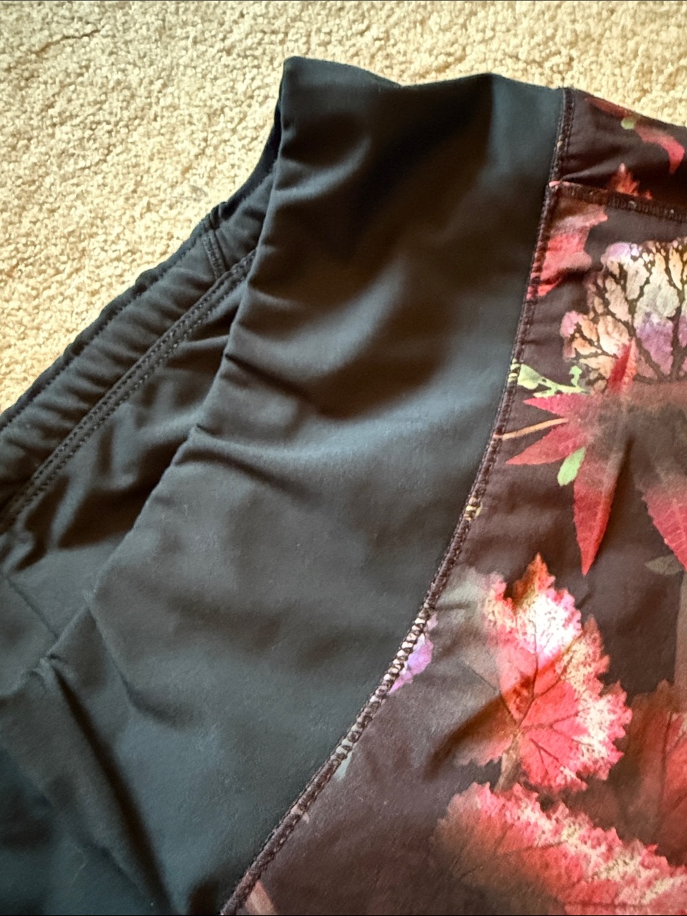 Oiselle Roga Shorts Autumn Foliage Print - Picture 4 of 10